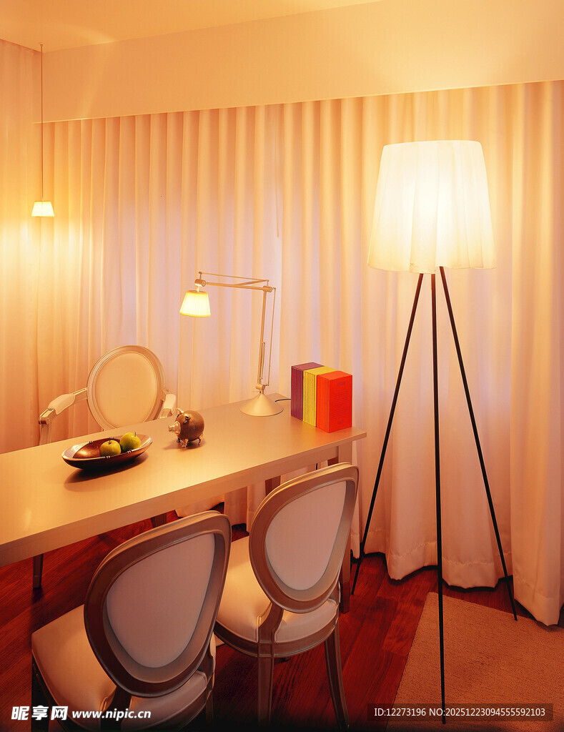 温馨简约风的室内办公场景