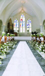 教堂内浪漫的婚礼布置