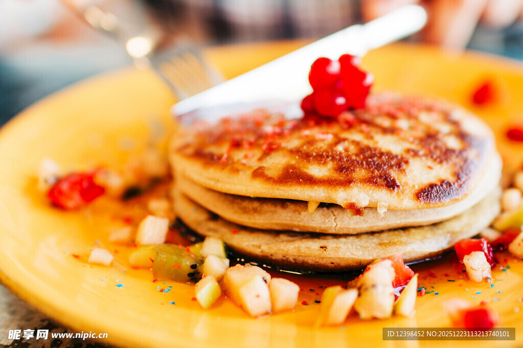 美味松饼配精致装饰