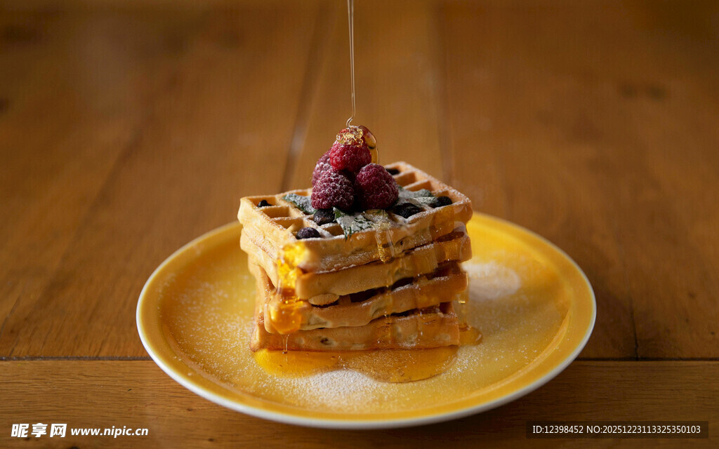 美味华夫饼配精致装饰