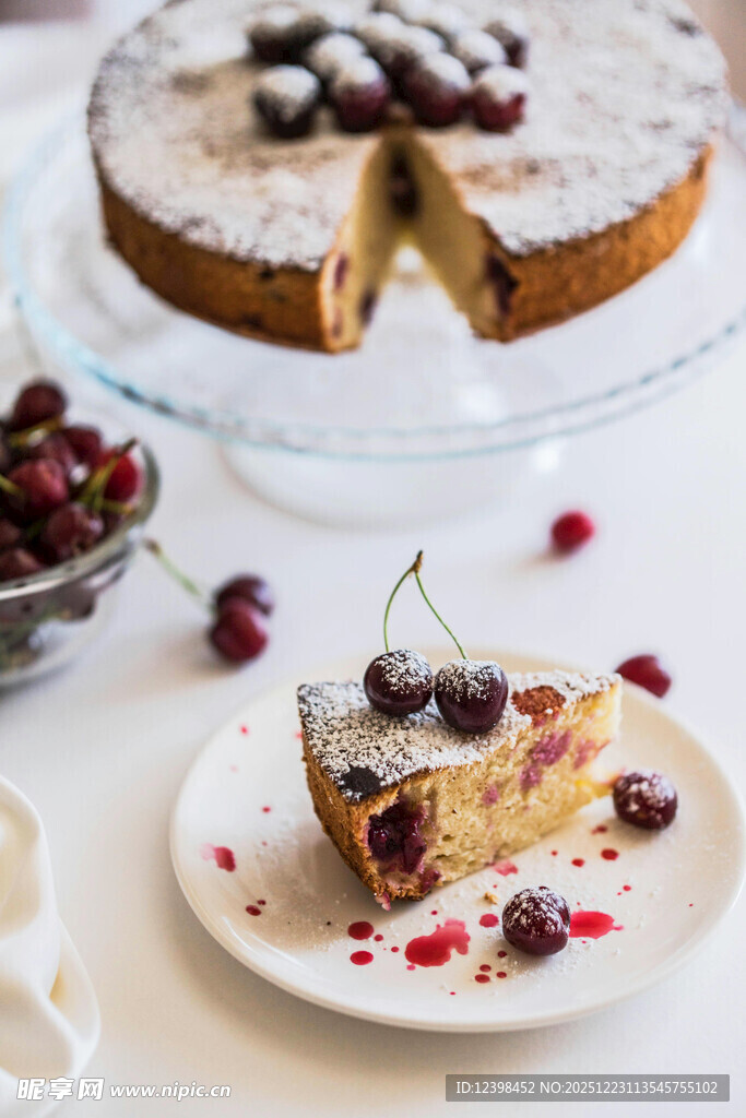 樱桃蛋糕切片特写