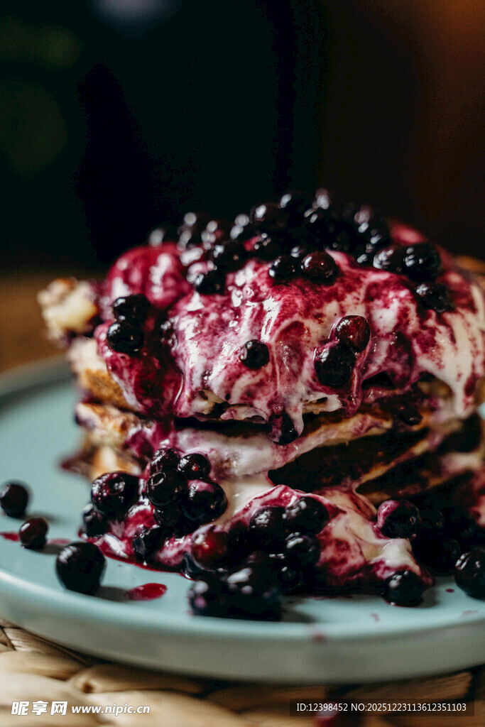 蓝莓淋酱美味松饼