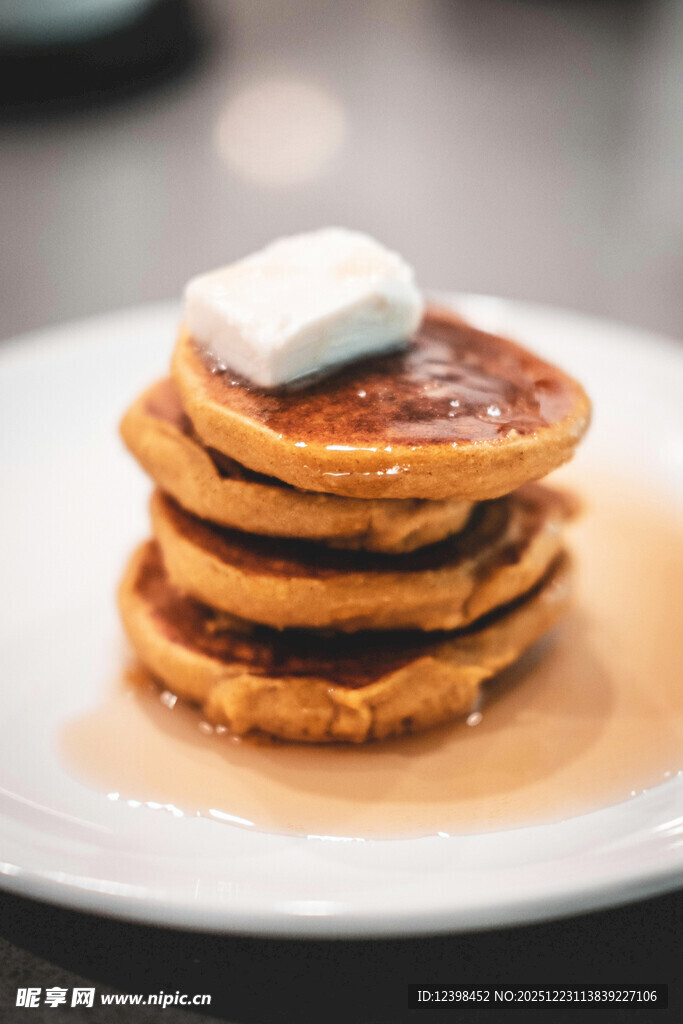 美味松饼配奶油