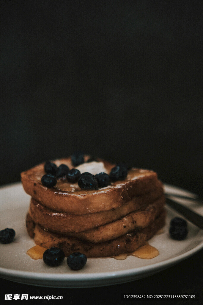 美味蓝莓松饼堆叠