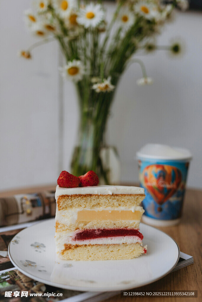 美味草莓夹心蛋糕