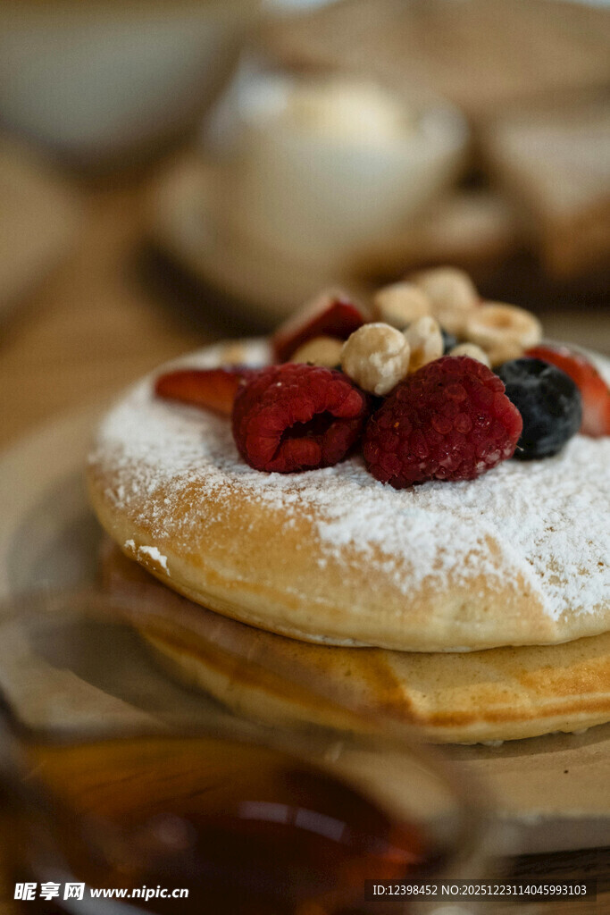 美味浆果坚果松饼