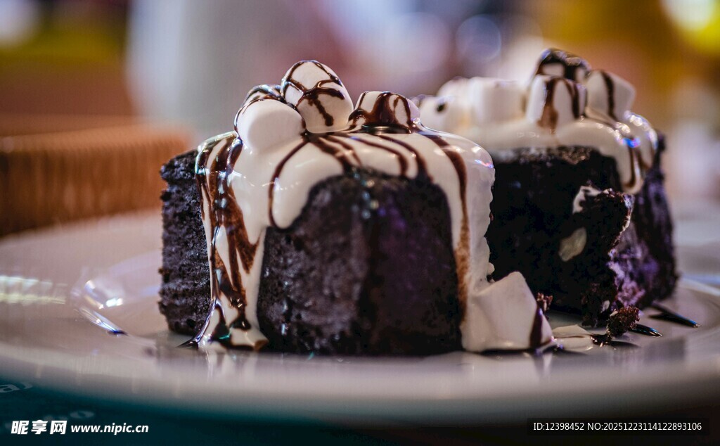 美味巧克力淋面蛋糕