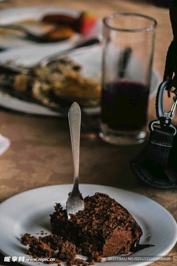 美味巧克力蛋糕诱人呈现