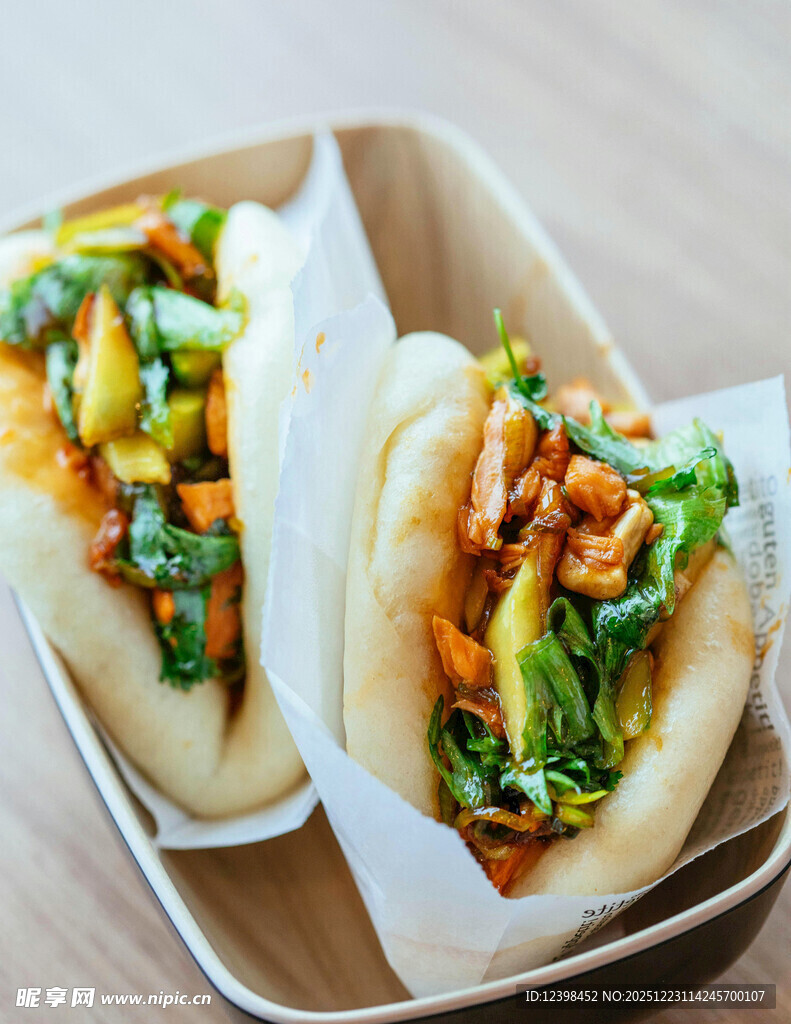 美味中式夹馅包子