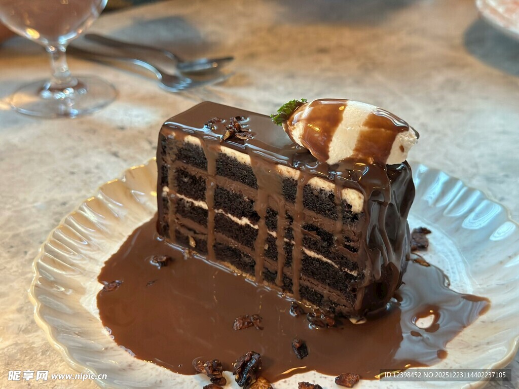 巧克力华夫配冰淇淋