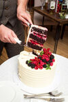 切美味多层鲜花装饰蛋糕