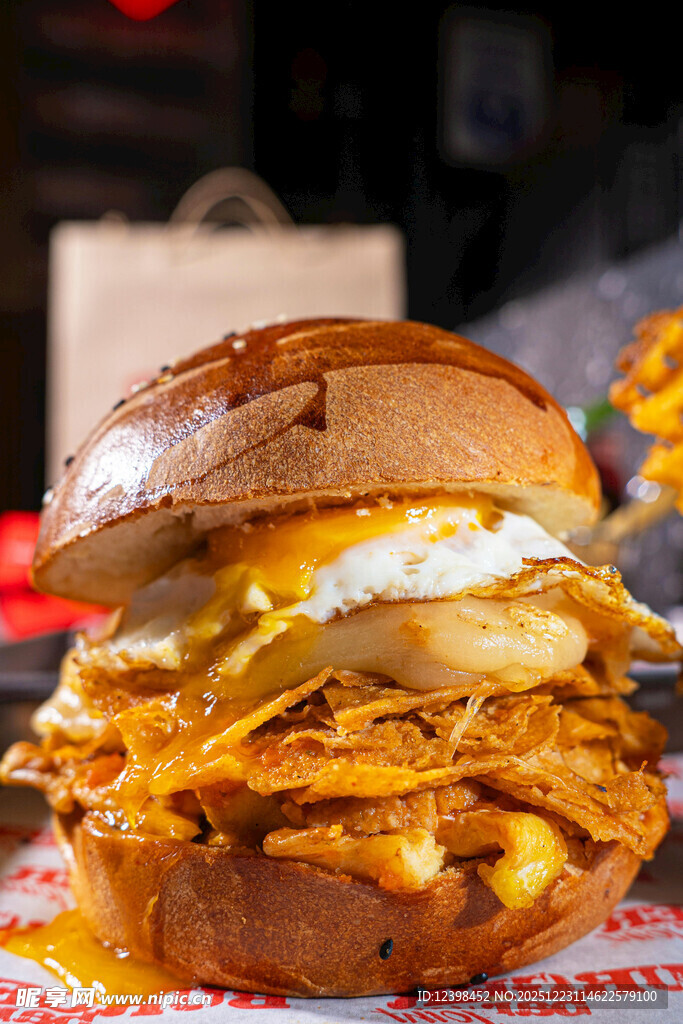 美味多层鸡肉汉堡诱人呈现