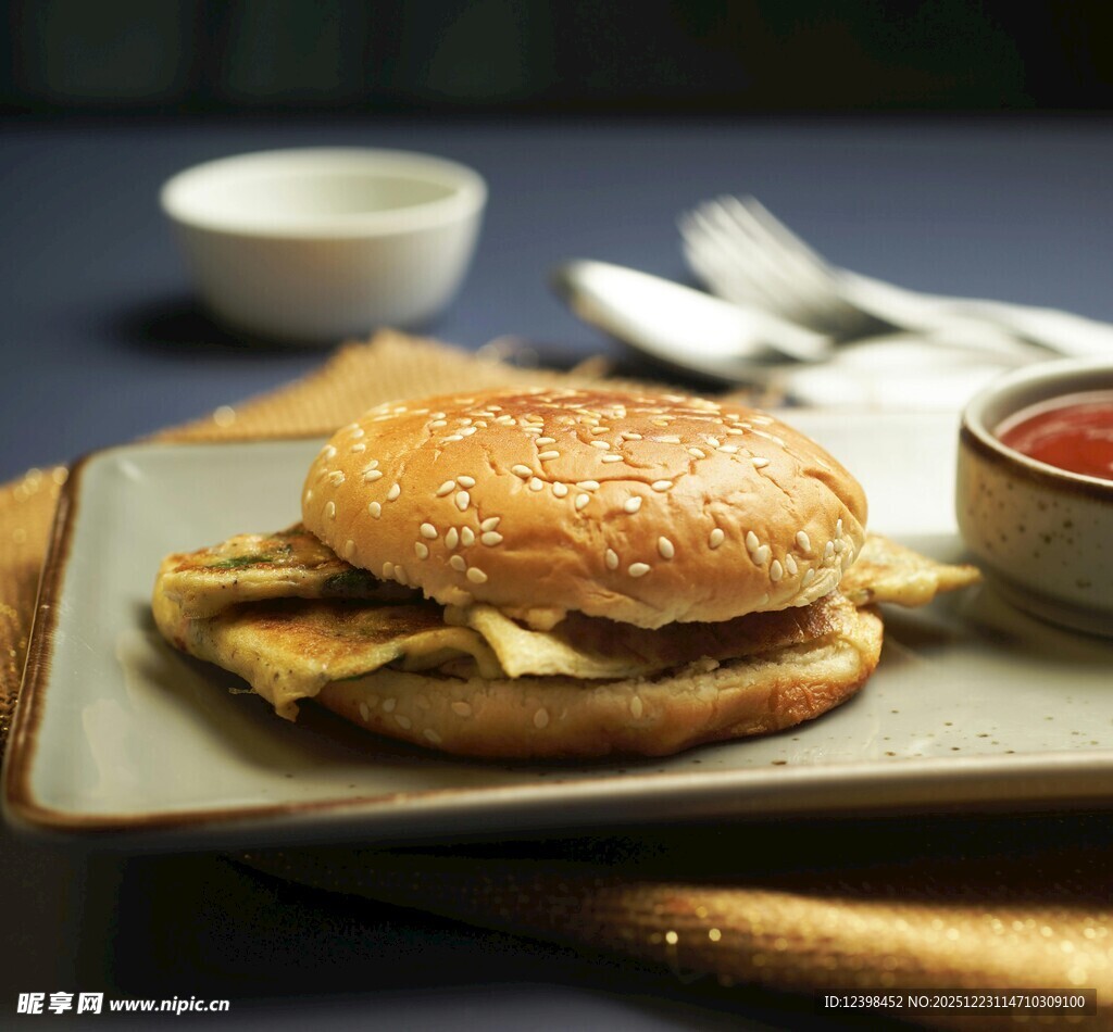 美味汉堡搭配小食