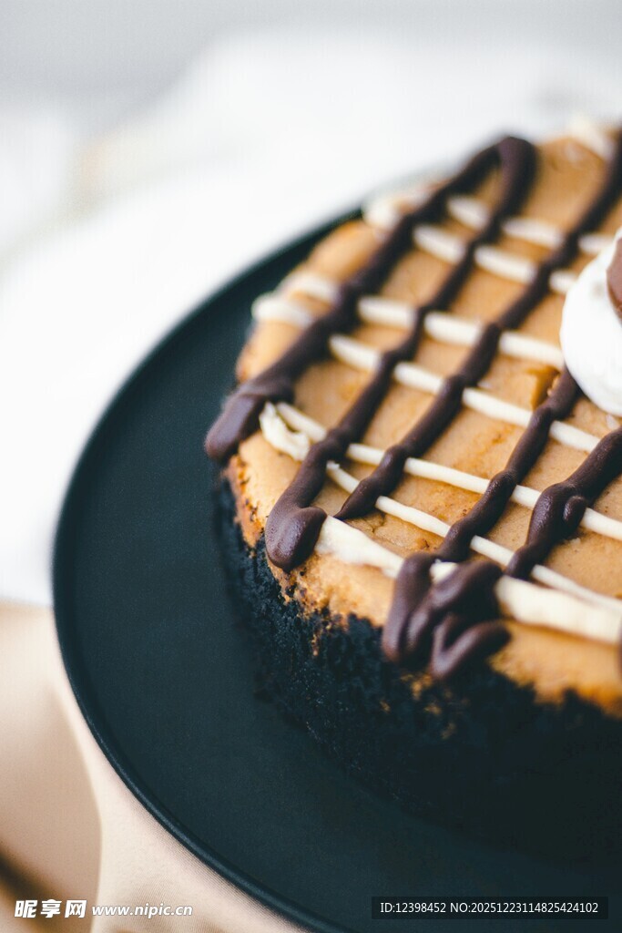 美味巧克力淋面蛋糕