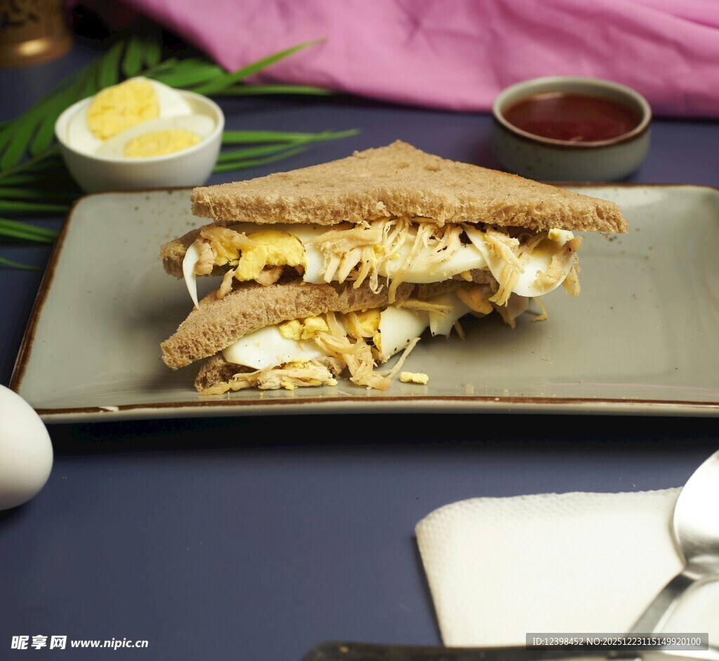 美味夹心三明治诱人呈现