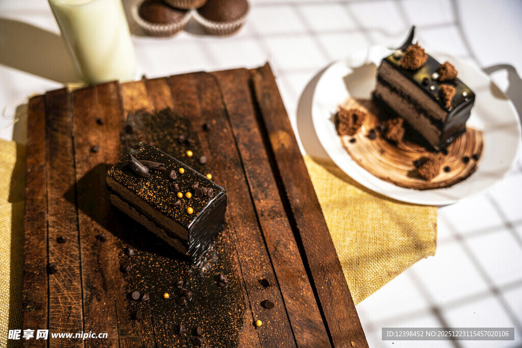 美味巧克力蛋糕诱人呈现