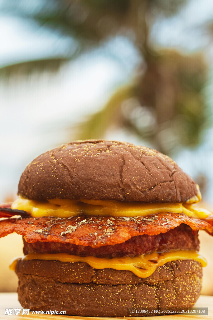 美味双层牛肉芝士汉堡