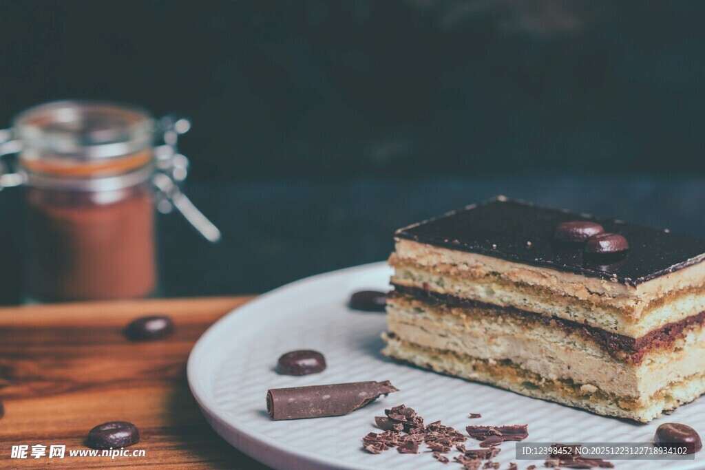 美味多层巧克力蛋糕