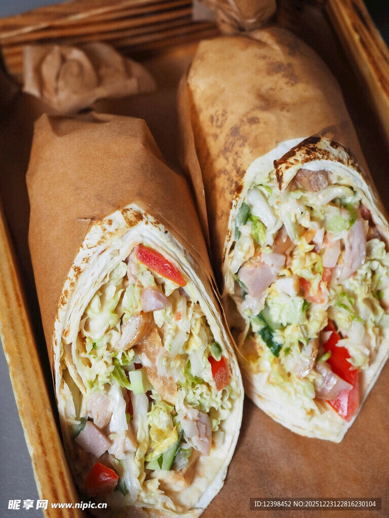 美味鸡肉蔬菜卷