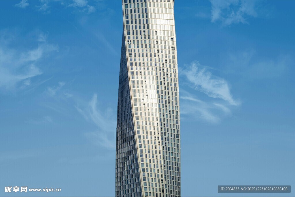 高耸入云的摩天大楼