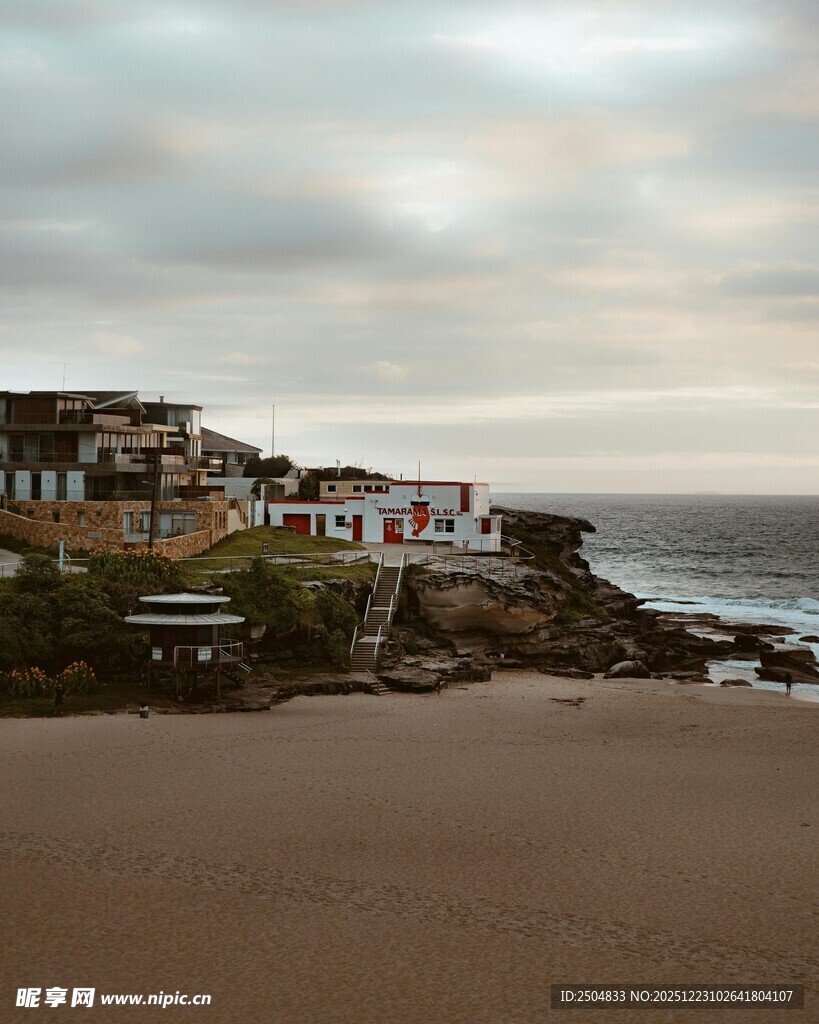 海边村落的宁静景致
