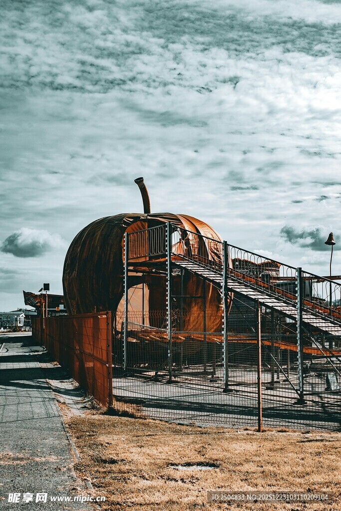 海边复古木质观景设施