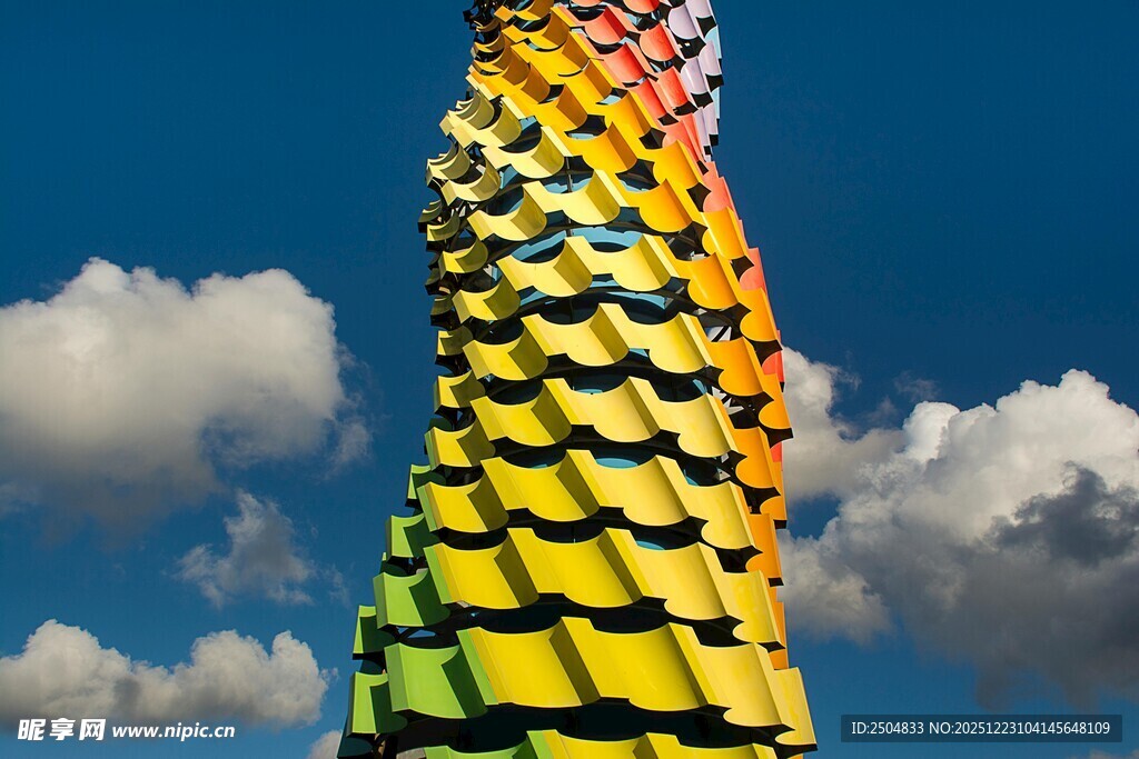 彩色螺旋造型建筑景观