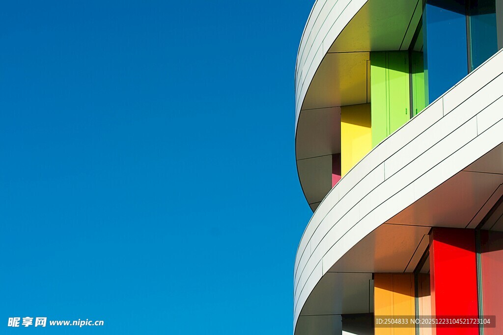 多彩螺旋建筑外观