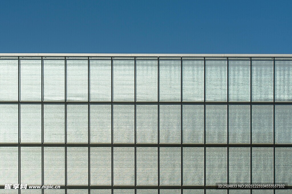 现代玻璃幕墙建筑外观