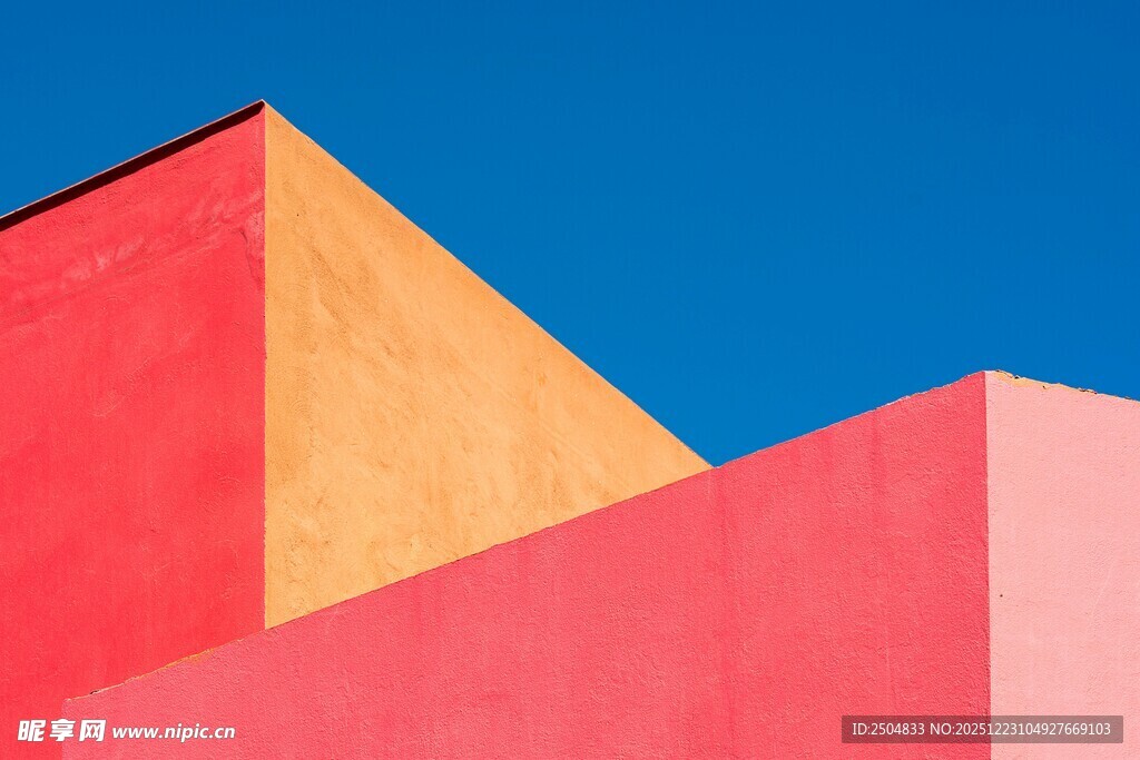 多彩几何建筑外观