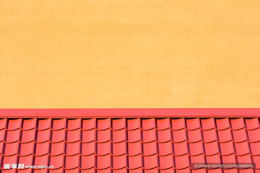 红瓦黄墙建筑局部特写