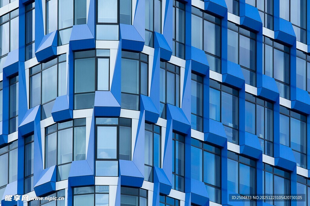 现代蓝色几何外观建筑