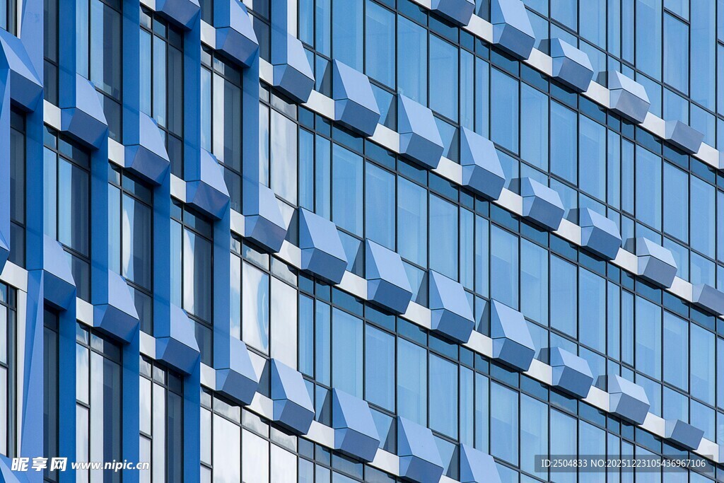现代高楼外立面玻璃幕墙