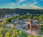 乡村小镇的美丽鸟瞰景象