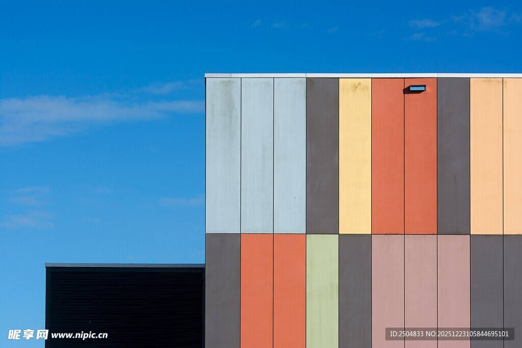 多彩集装箱建筑外观