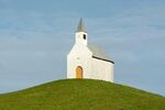 山丘上的白色小教堂