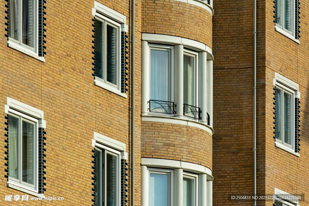 现代建筑外观的窗户设计