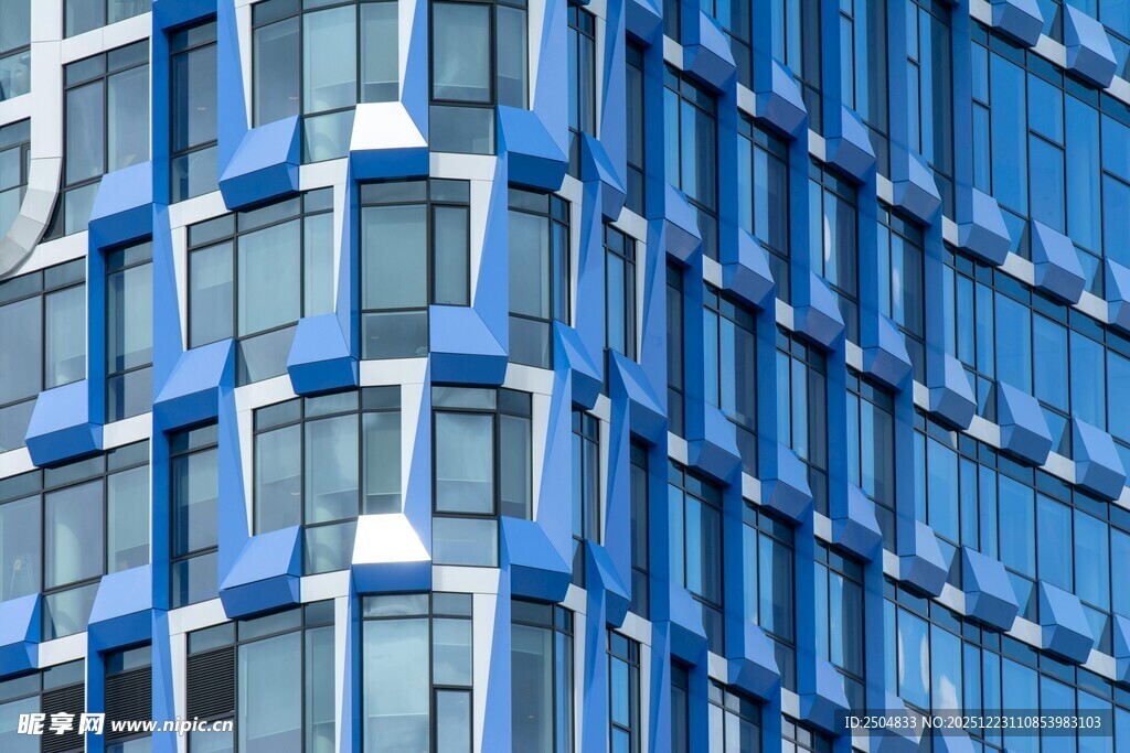 现代蓝色几何造型建筑外观