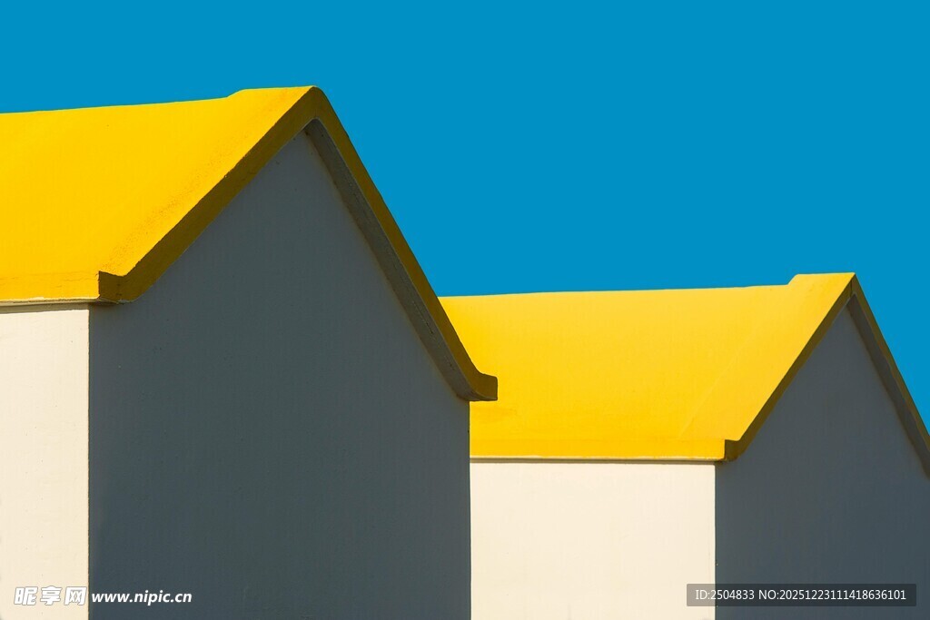 黄色屋顶的房屋建筑