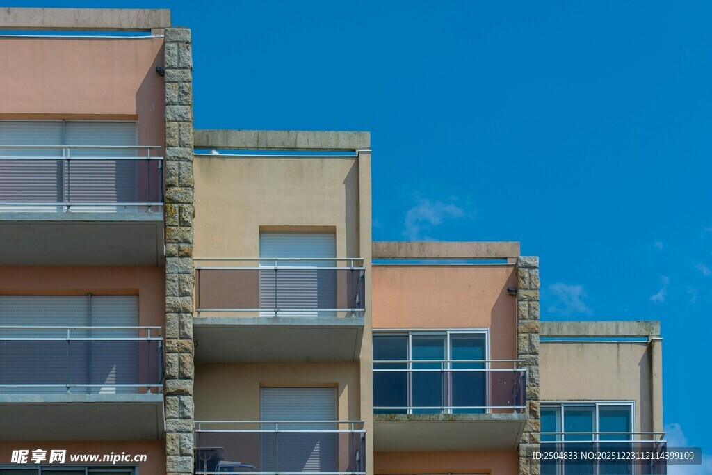 多层公寓建筑外观