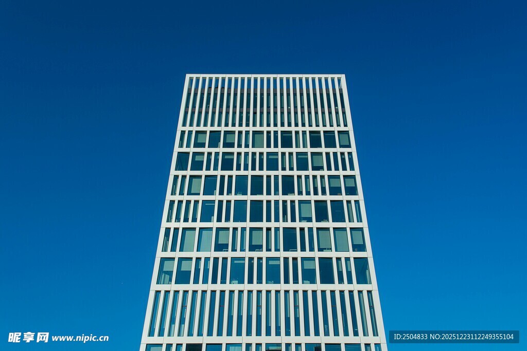 高耸现代风摩天大楼