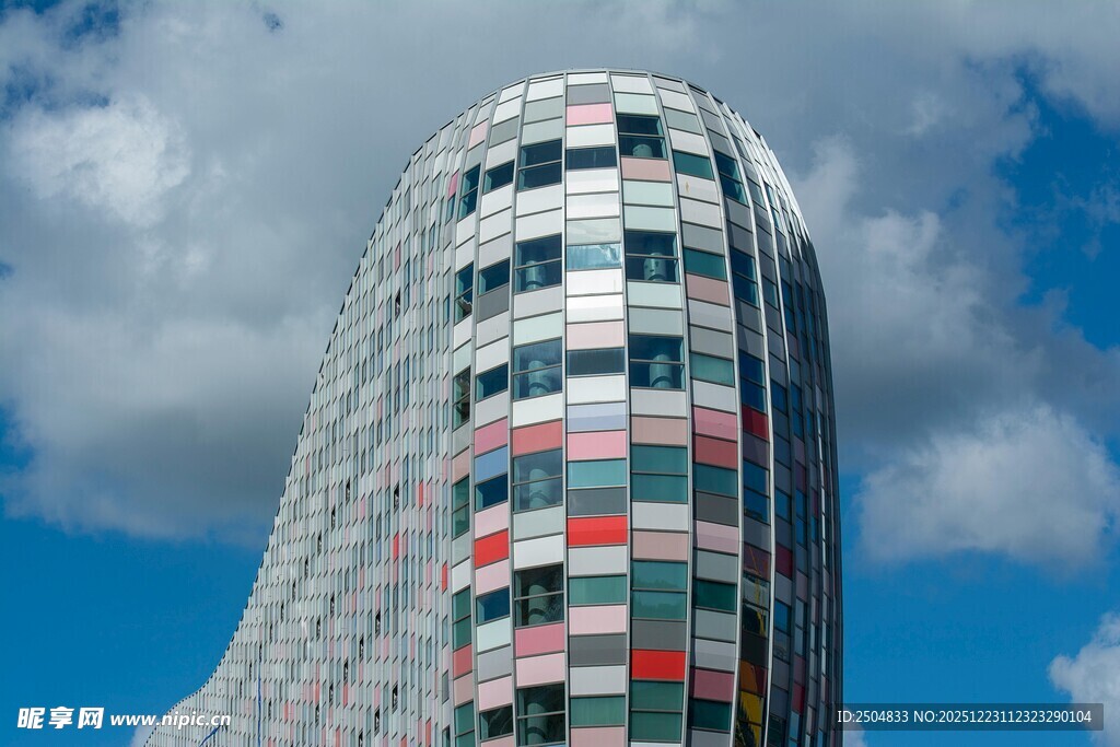 多彩现代高楼建筑外观