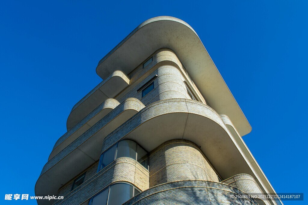 独特建筑顶部特写