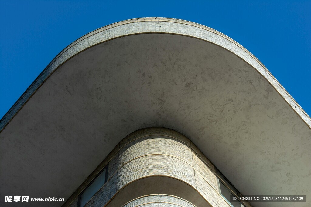 现代建筑独特弧形顶部
