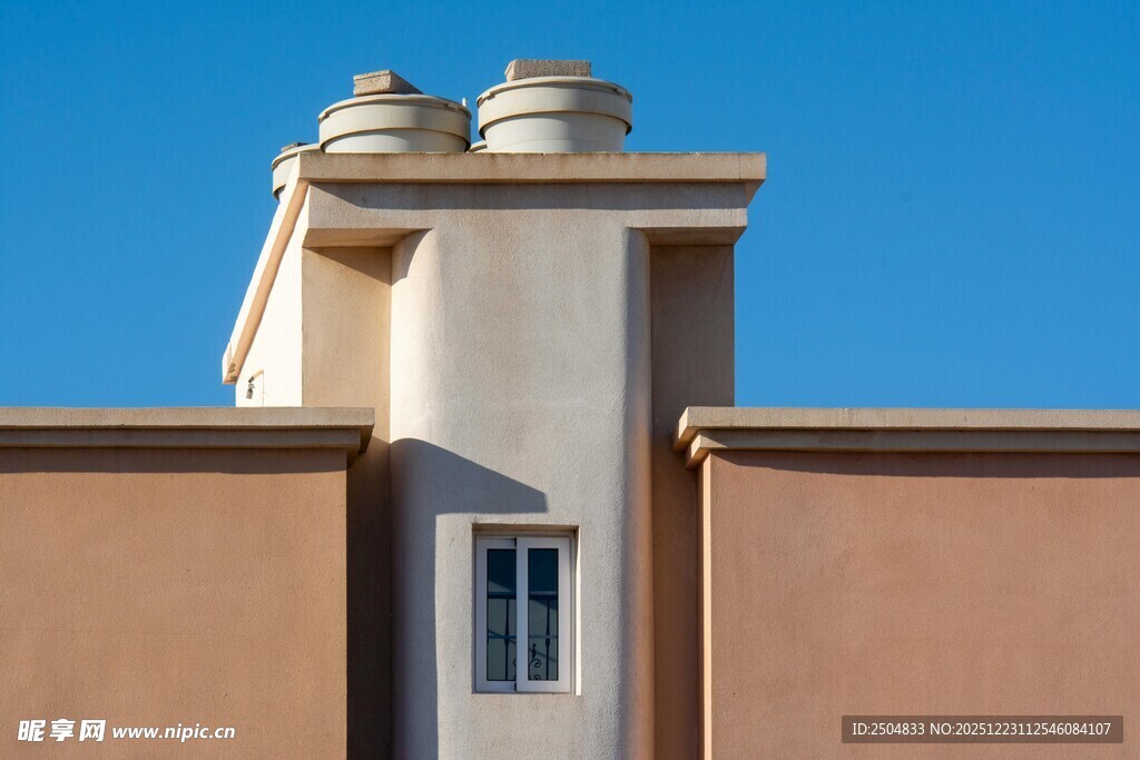 现代建筑顶部独特设计视角