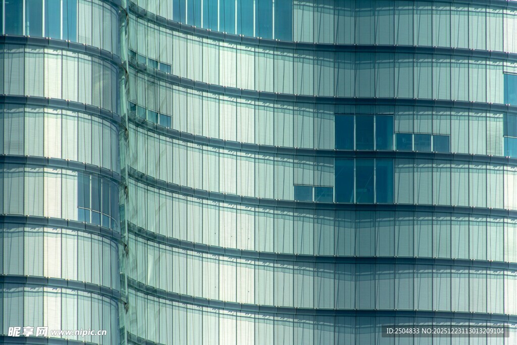 现代玻璃幕墙高楼外观