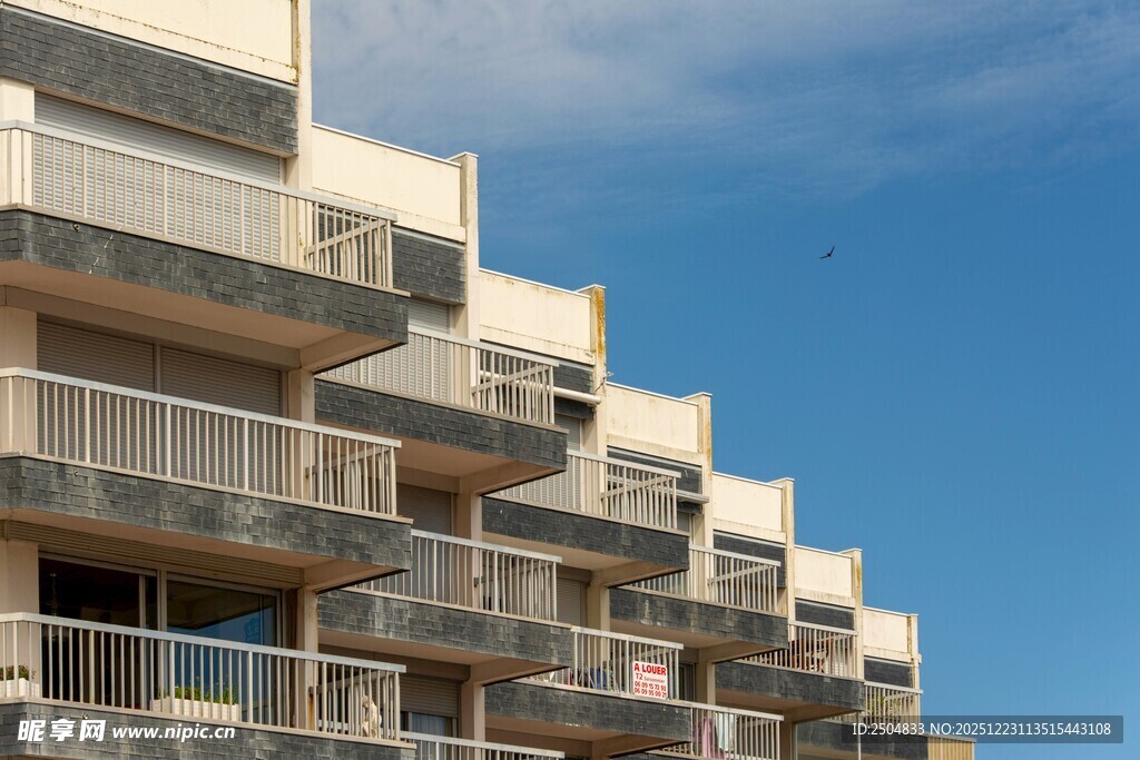 现代风格多层公寓建筑