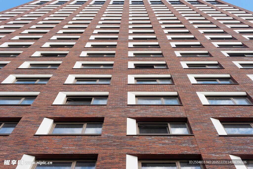 红砖高楼外观特写