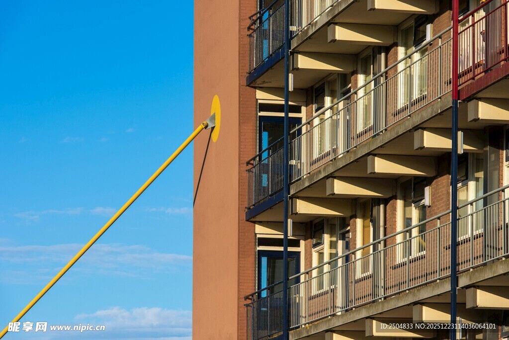 现代建筑外立面与吊索