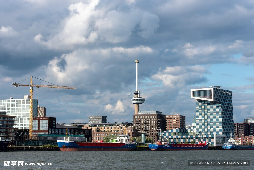 河畔城市建筑风景